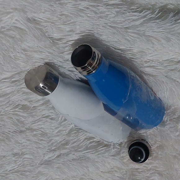 Stainless steel water bottle - Picture 2 of 3